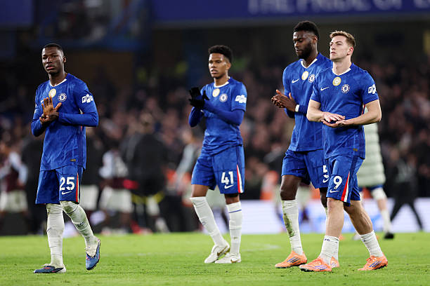 LONDON, ENGLAND - DECEMBER 27: Moises Caicedo and Liam Delap of Chelsea applaud the fans after the Premier League match between Chelsea and Aston Villa at Stamford Bridge on December 27, 2025 in London, England. (Photo by Luke Walker/Getty Images)